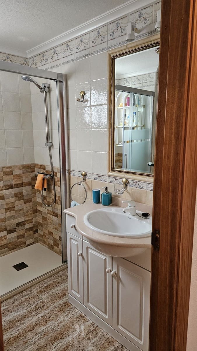 2 quarto Apartamento para arrendar em Guardamar del Segura - 800 € (Ref: 9465157)