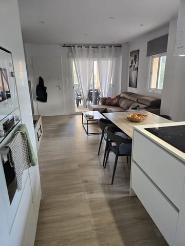 3 quarto Apartamento para arrendar em Guardamar del Segura com piscina - 1 200 € (Ref: 9465158)