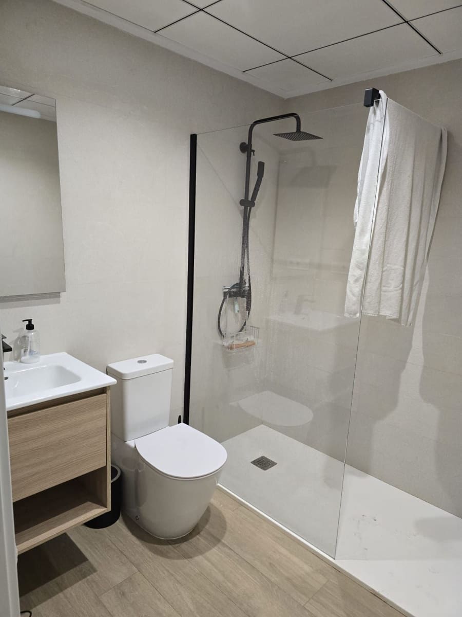 3 quarto Apartamento para arrendar em Guardamar del Segura com piscina - 1 200 € (Ref: 9465158)