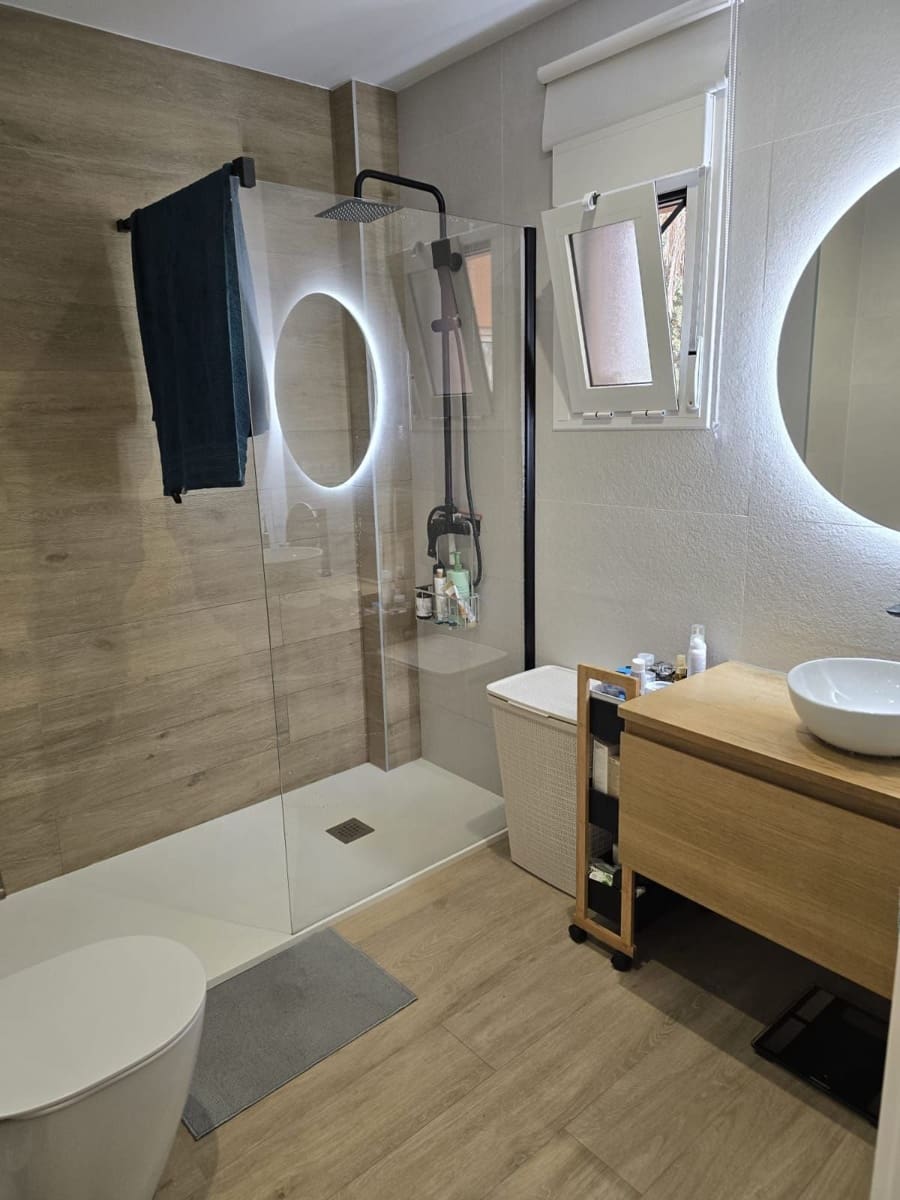 3 quarto Apartamento para arrendar em Guardamar del Segura com piscina - 1 200 € (Ref: 9465158)