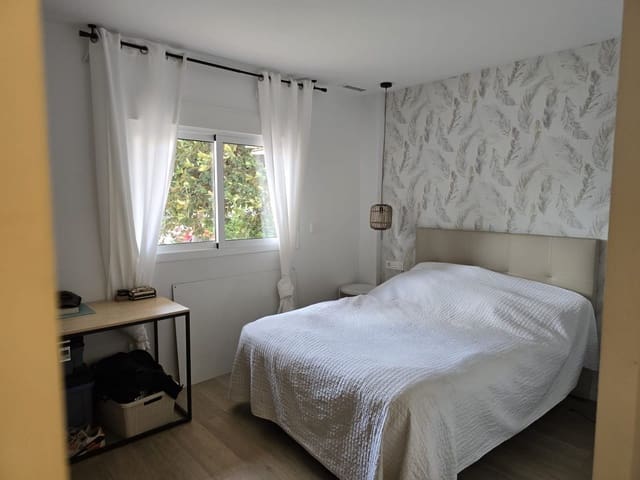 3 quarto Apartamento para arrendar em Guardamar del Segura com piscina - 1 200 € (Ref: 9465158)