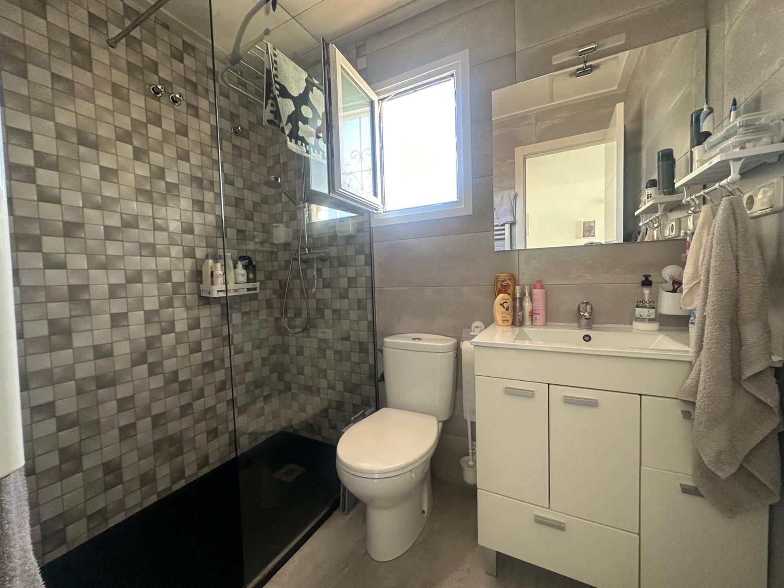 1 quarto Apartamento para arrendar em Torrevieja com piscina garagem - 750 € (Ref: 9468099)