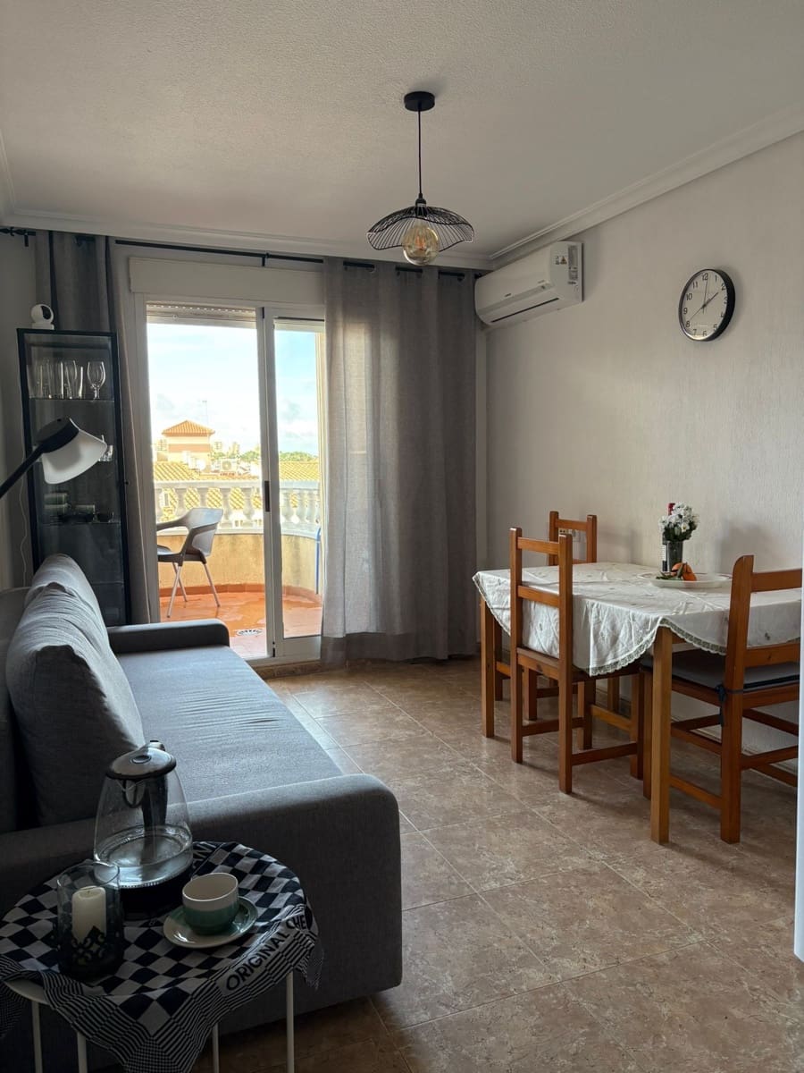 2 quarto Apartamento para arrendar em Torrevieja com piscina - 950 € (Ref: 9470294)