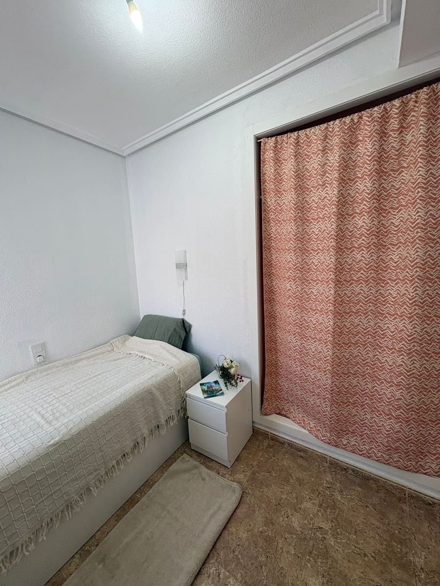 2 quarto Apartamento para arrendar em Torrevieja com piscina - 950 € (Ref: 9470294)