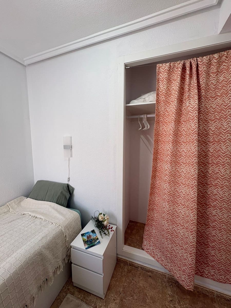 2 quarto Apartamento para arrendar em Torrevieja com piscina - 950 € (Ref: 9470294)