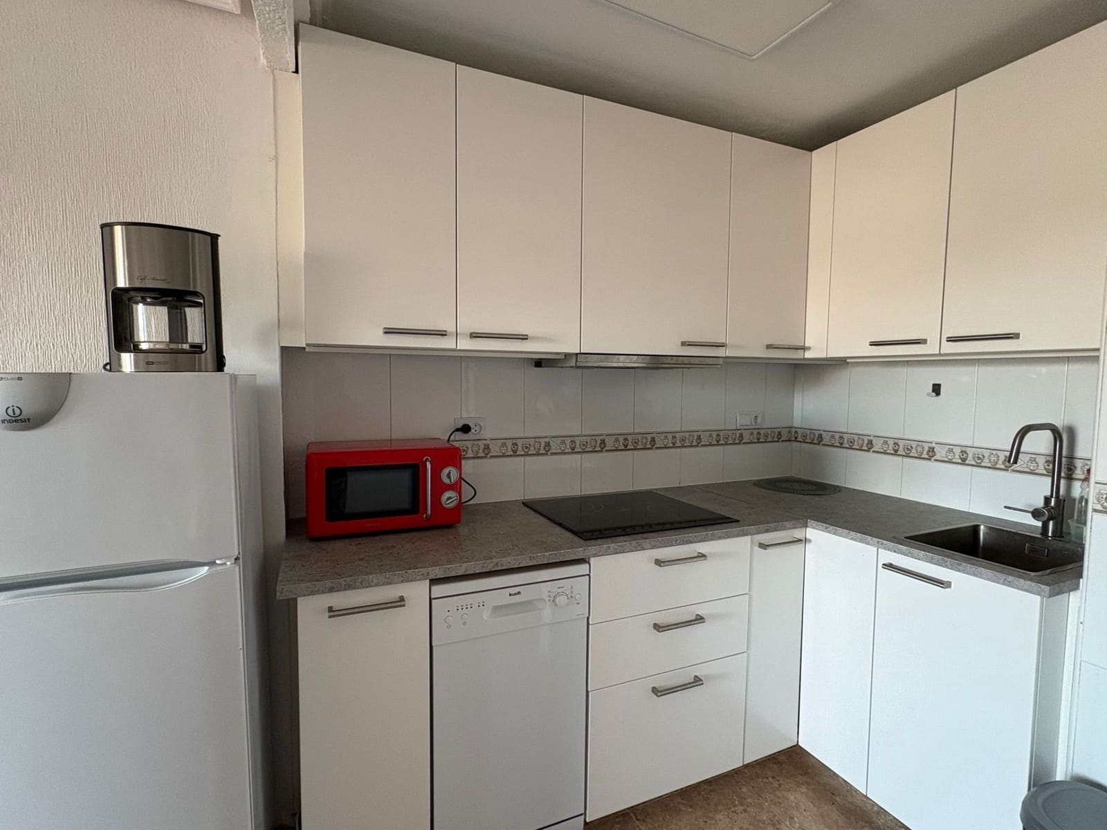 2 quarto Apartamento para arrendar em Torrevieja com piscina - 950 € (Ref: 9470294)