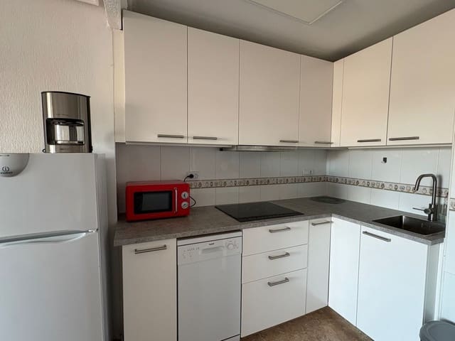 2 quarto Apartamento para arrendar em Torrevieja com piscina - 950 € (Ref: 9470294)