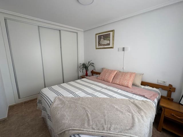 2 quarto Apartamento para arrendar em Torrevieja com piscina - 950 € (Ref: 9470294)