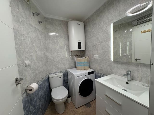 2 quarto Apartamento para arrendar em Torrevieja com piscina - 950 € (Ref: 9470294)