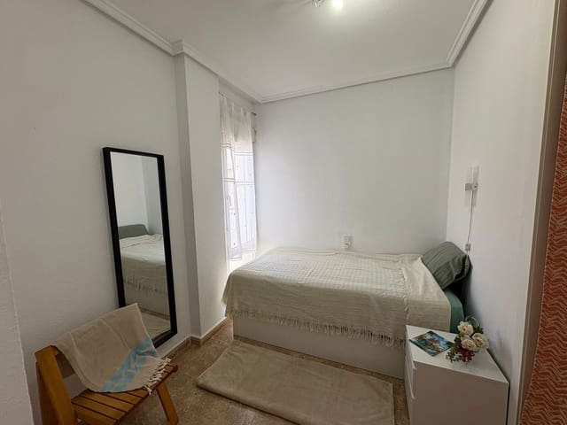 2 quarto Apartamento para arrendar em Torrevieja com piscina - 950 € (Ref: 9470294)