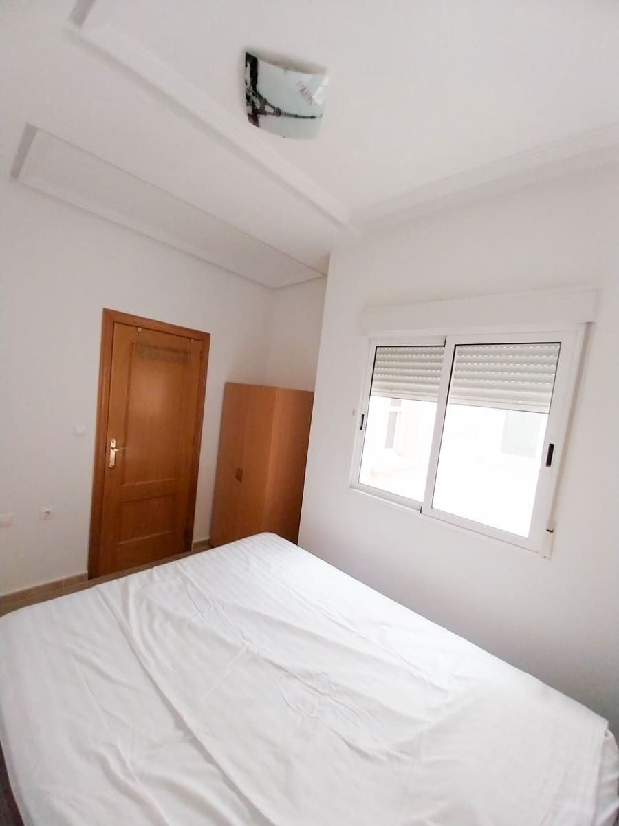 2 Zimmer Wohnung zu vermieten in Torrevieja mit Pool Garage - 850 € (Ref: 9472013)