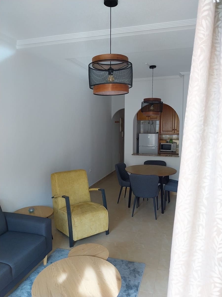 2 Zimmer Wohnung zu vermieten in Torrevieja mit Pool Garage - 850 € (Ref: 9472013)