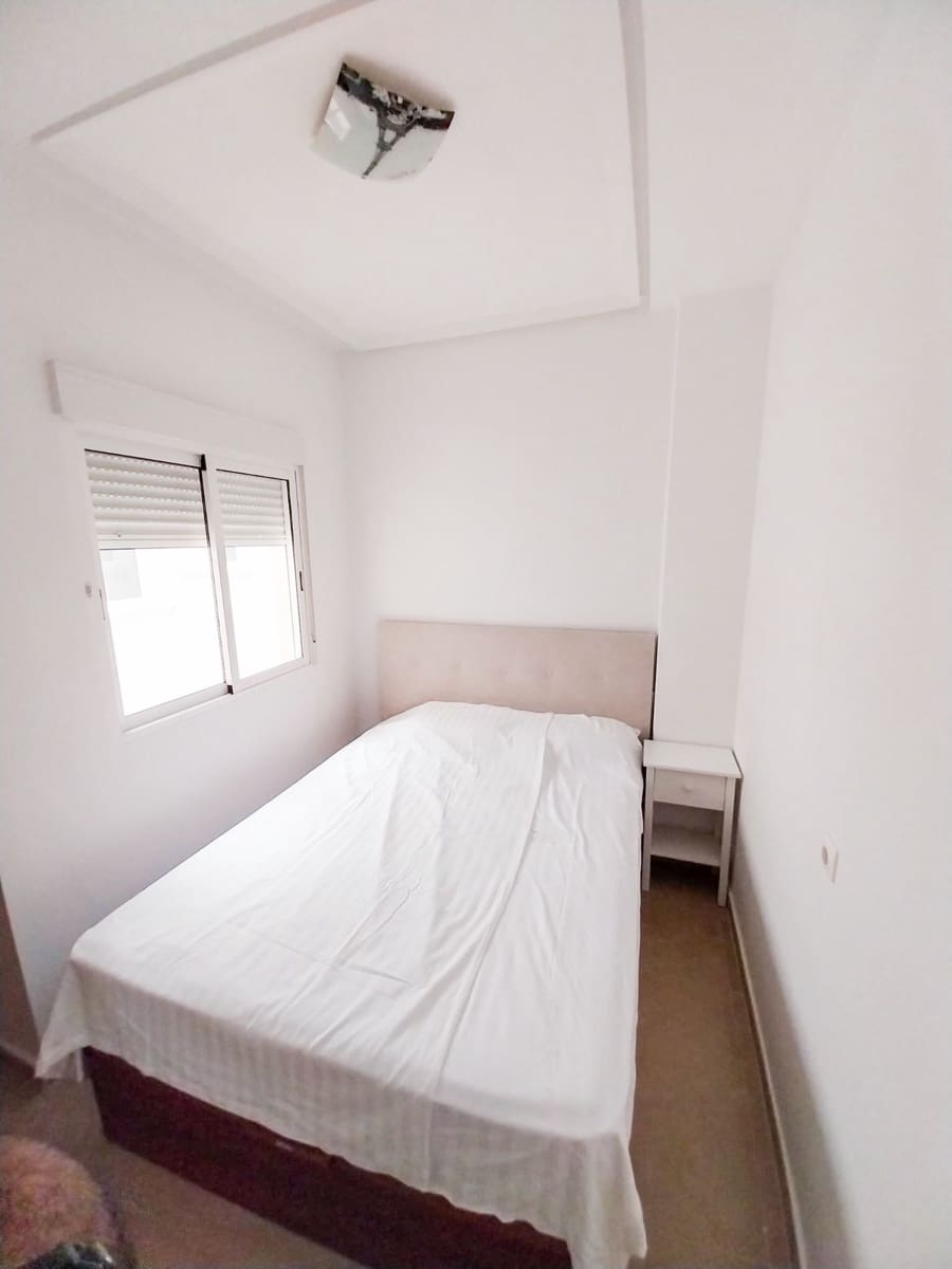 2 Zimmer Wohnung zu vermieten in Torrevieja mit Pool Garage - 850 € (Ref: 9472013)