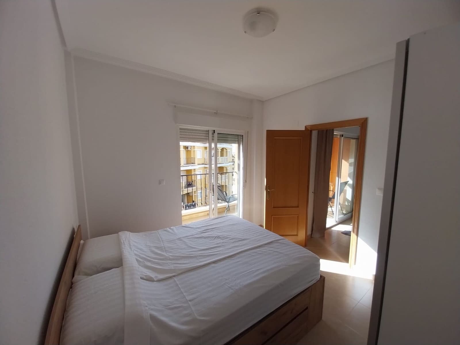 2 Zimmer Wohnung zu vermieten in Torrevieja mit Pool Garage - 850 € (Ref: 9472013)