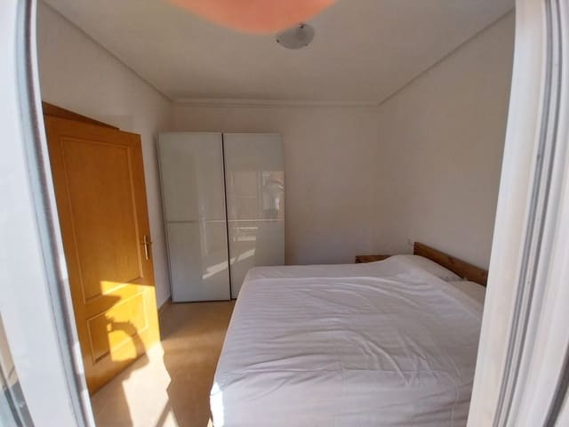 Appartement de 2 chambres à louer à Torrevieja avec piscine garage - 850 € (Ref: 9472013)