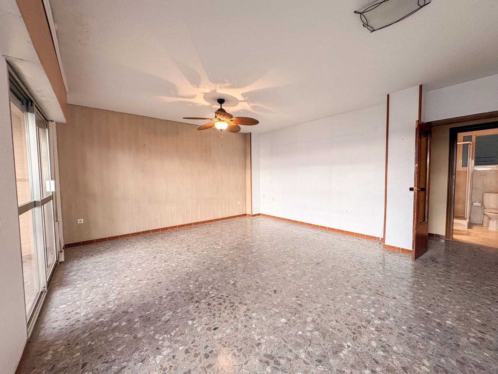 3 bedroom Flat for rent in Torrevieja - € 1,350 (Ref: 9480922)