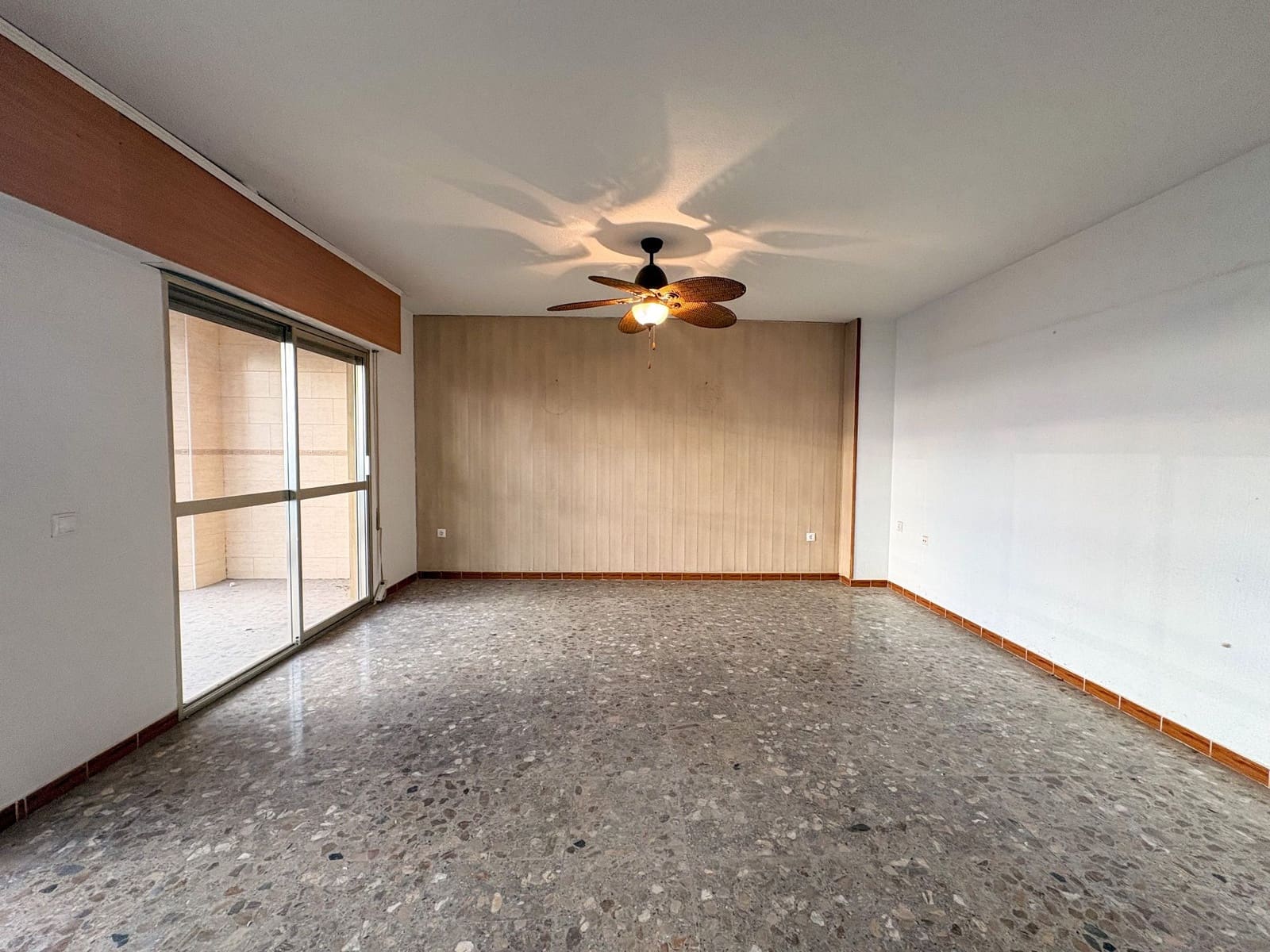 3 bedroom Flat for rent in Torrevieja - € 1,350 (Ref: 9480922)