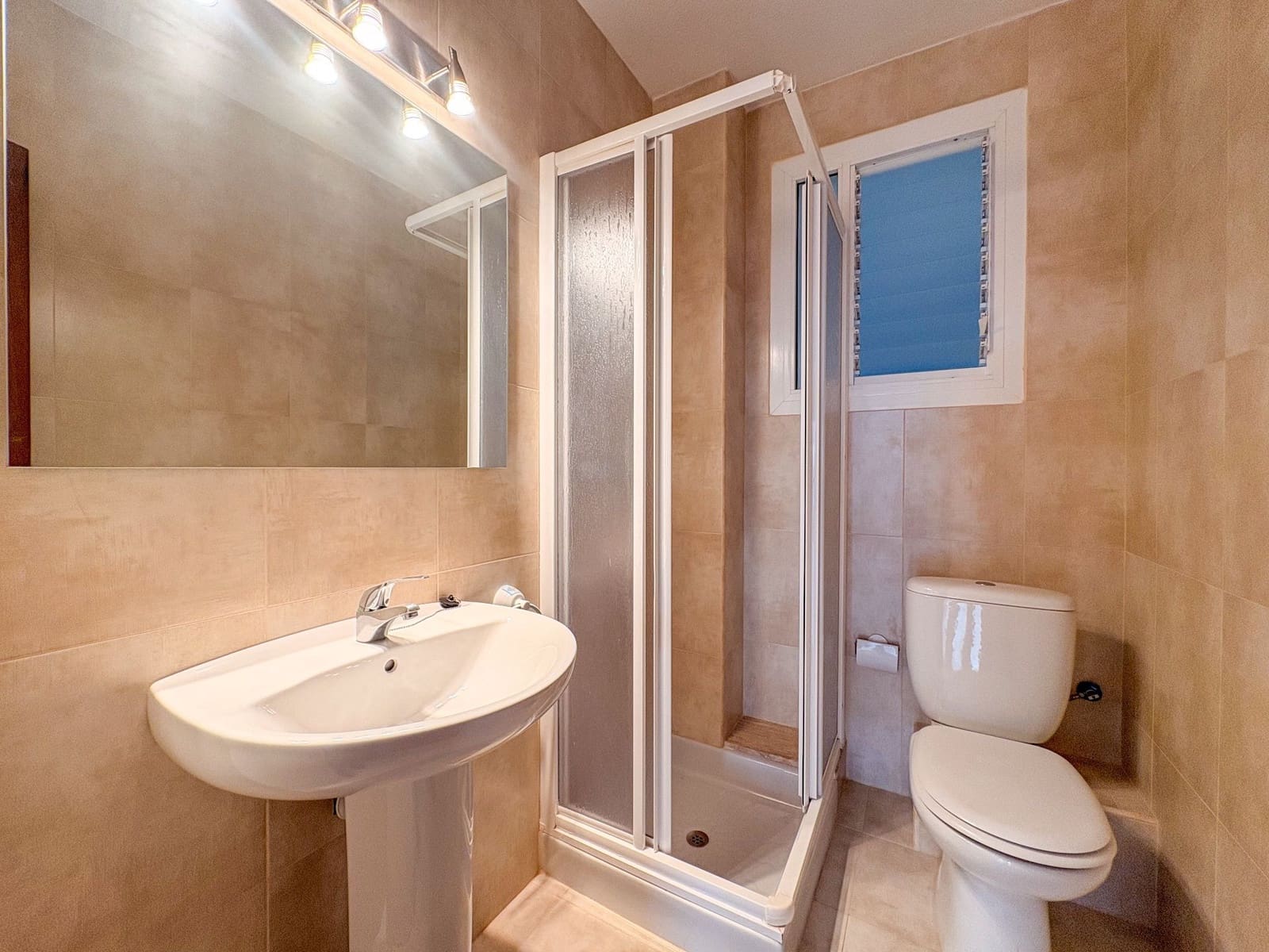 3 bedroom Flat for rent in Torrevieja - € 1,350 (Ref: 9480922)