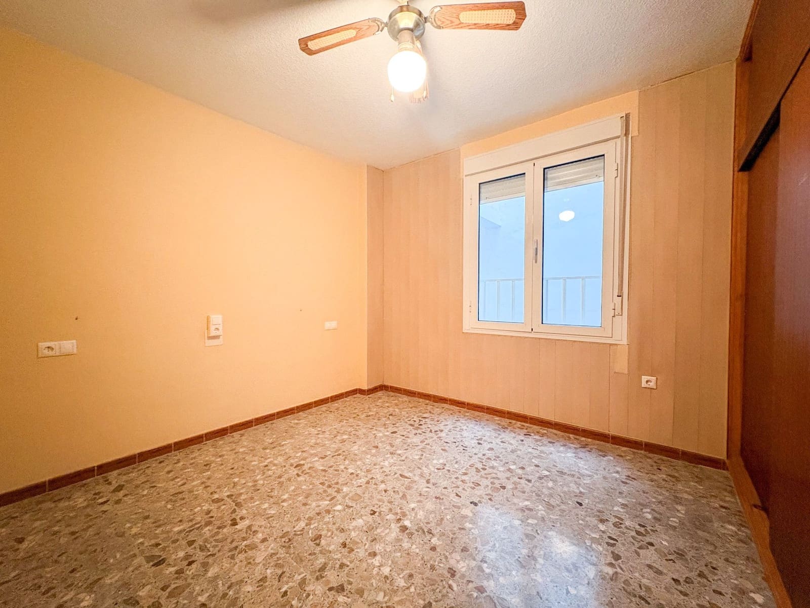 3 bedroom Flat for rent in Torrevieja - € 1,350 (Ref: 9480922)