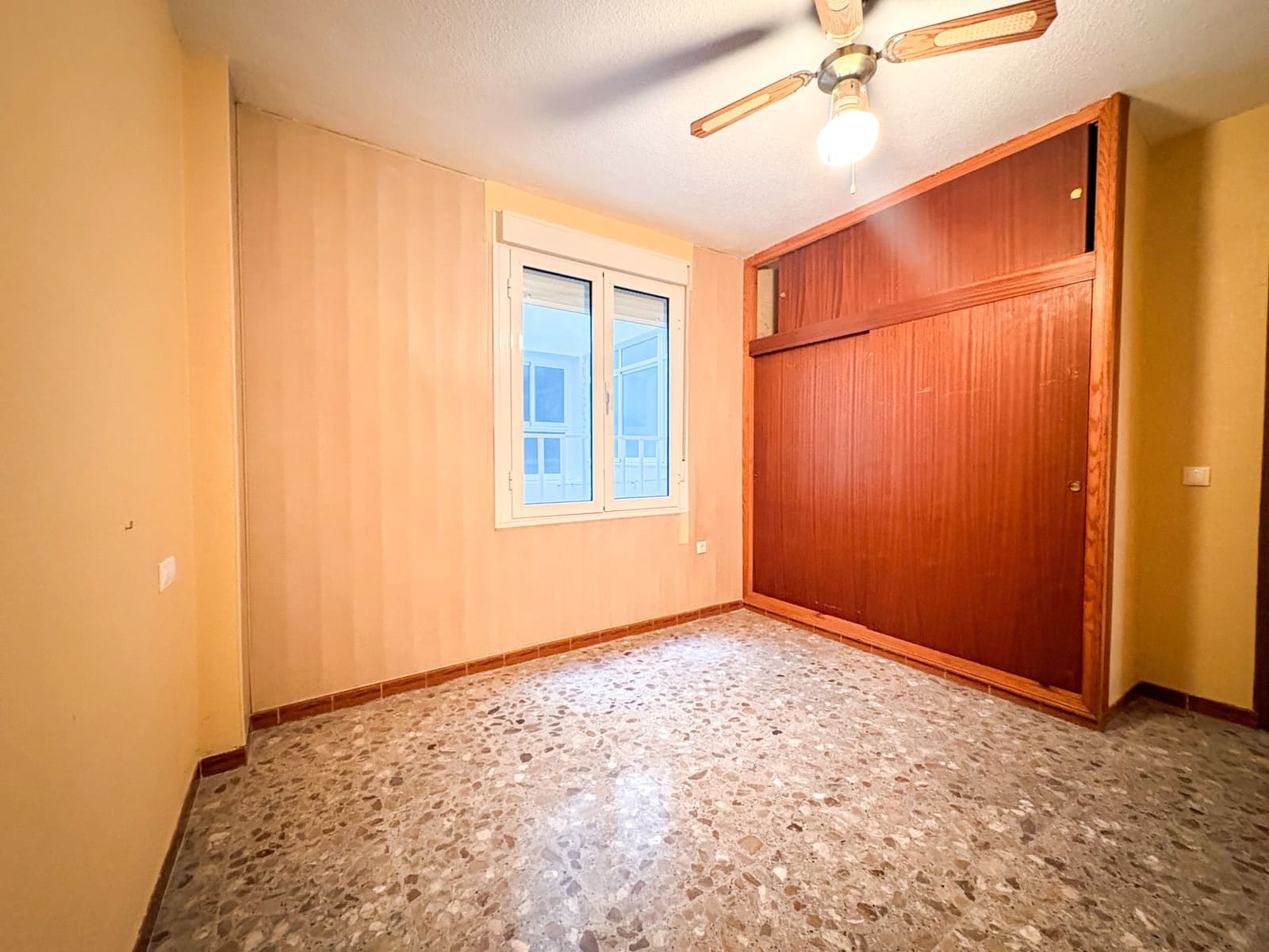 3 bedroom Flat for rent in Torrevieja - € 1,350 (Ref: 9480922)