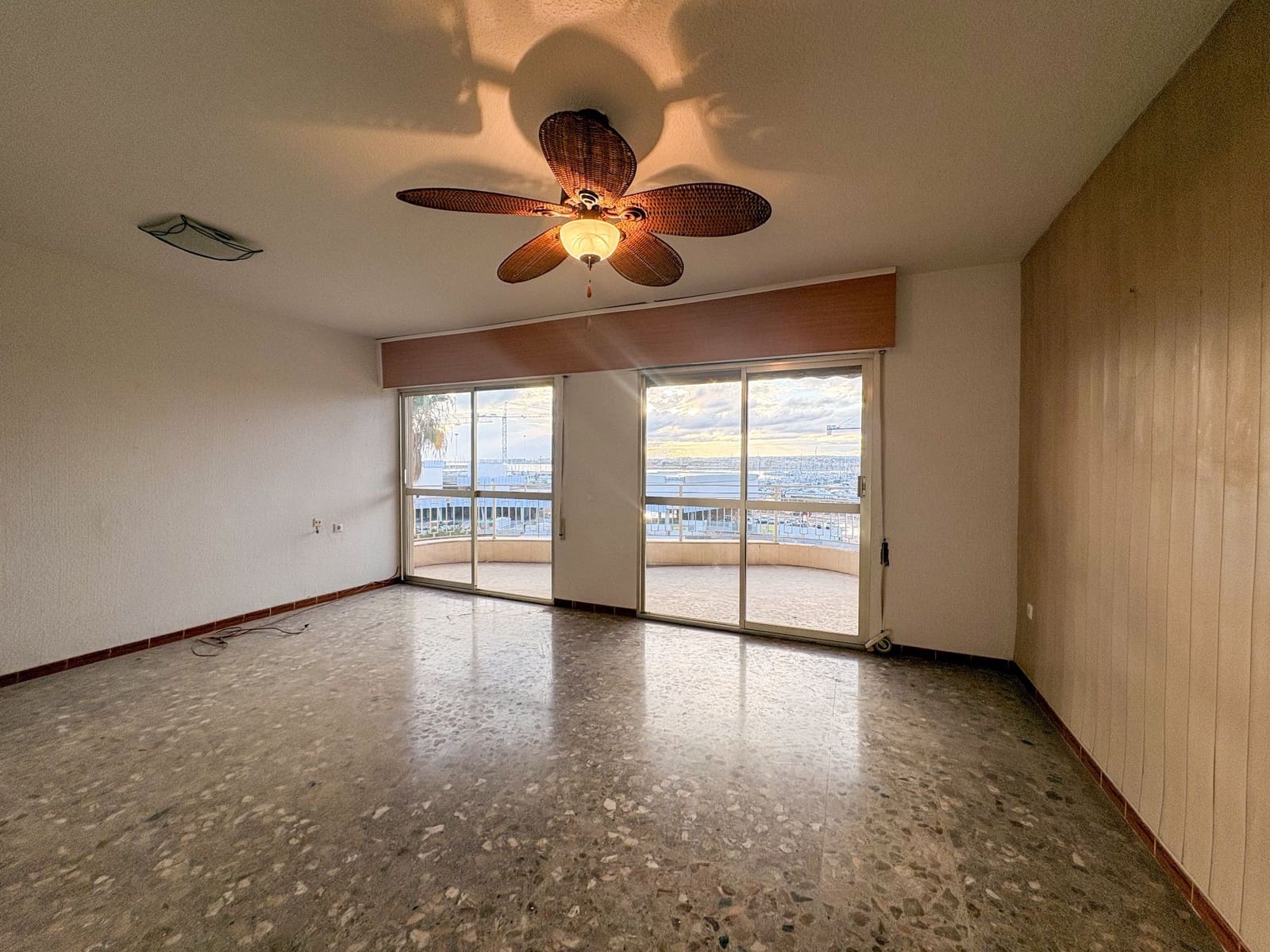 3 bedroom Flat for rent in Torrevieja - € 1,350 (Ref: 9480922)