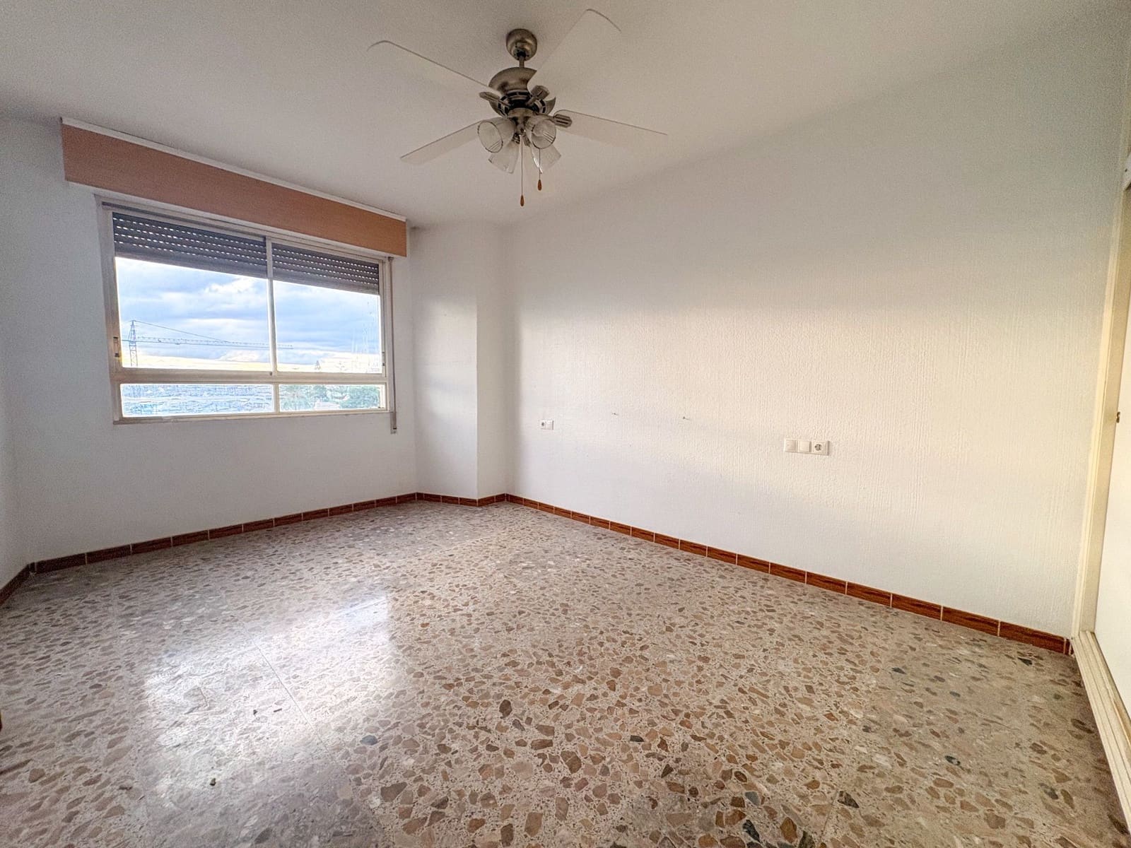 3 bedroom Flat for rent in Torrevieja - € 1,350 (Ref: 9480922)