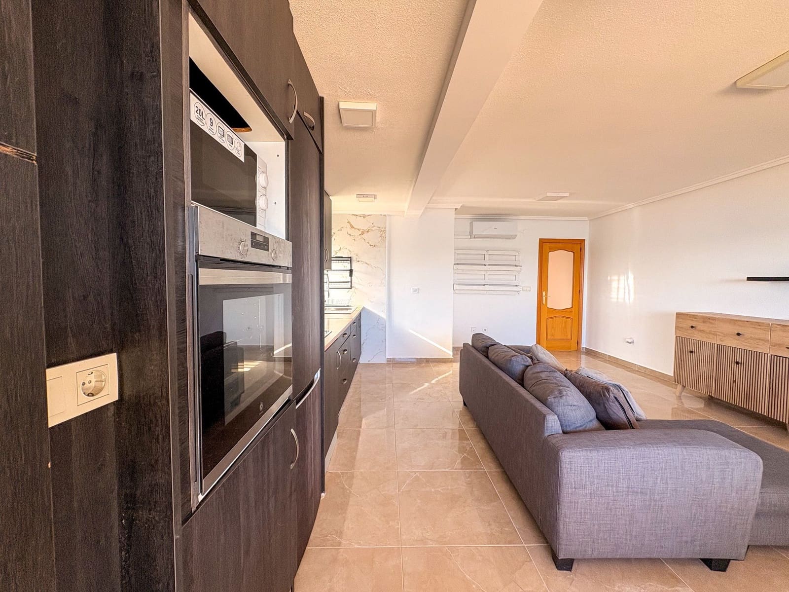 3 bedroom Flat for rent in Torrevieja with garage - € 1,550 (Ref: 9481764)