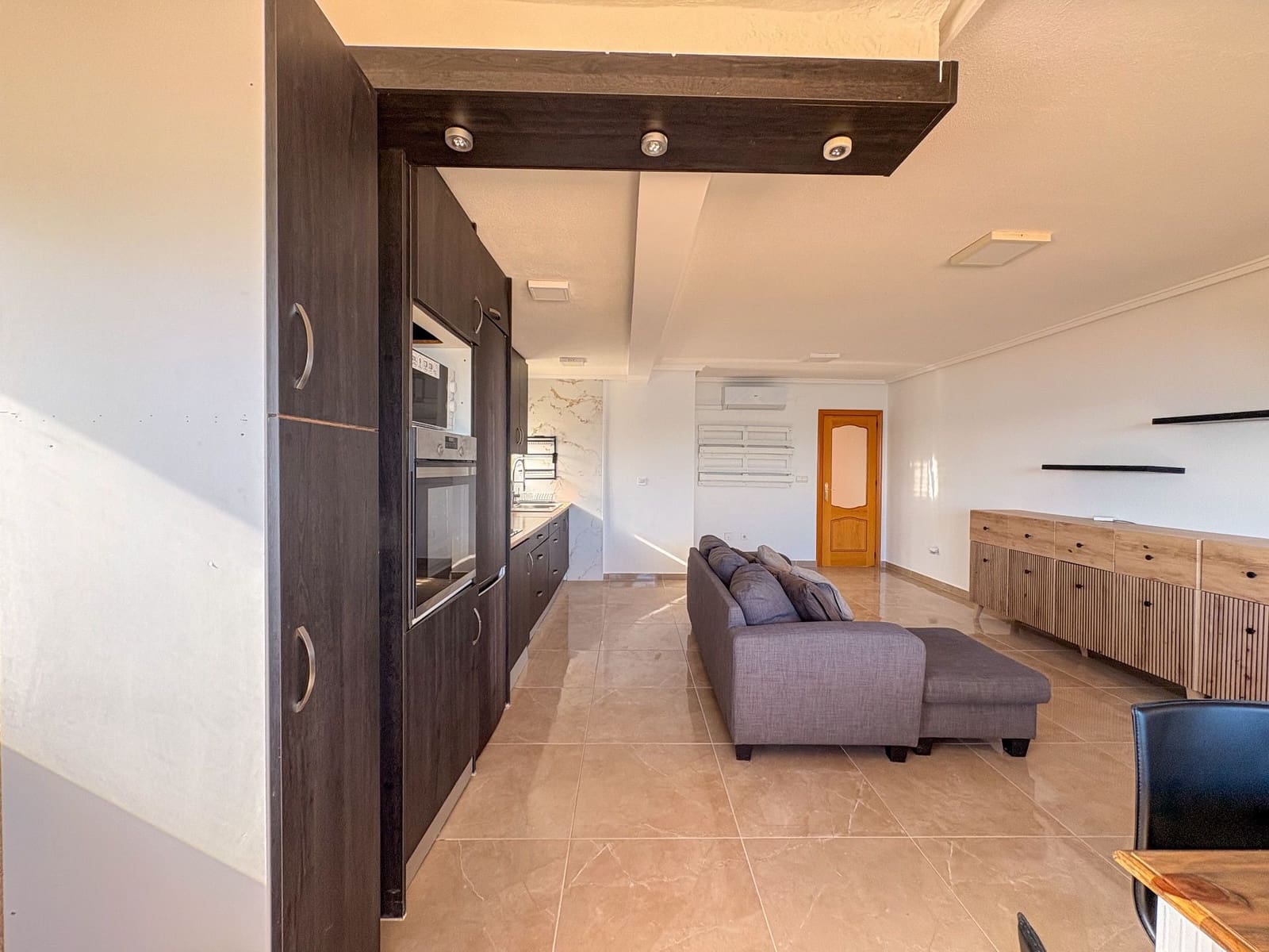 3 bedroom Flat for rent in Torrevieja with garage - € 1,550 (Ref: 9481764)