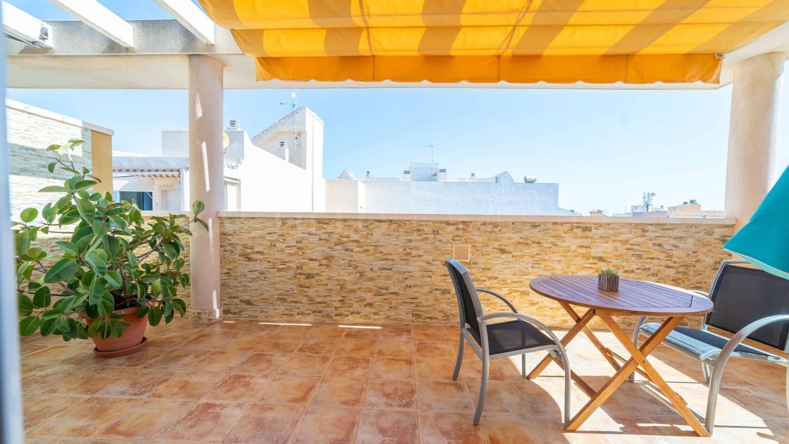 2 bedroom Penthouse for rent in Torre de la Horadada - € 980 (Ref: 9481765)