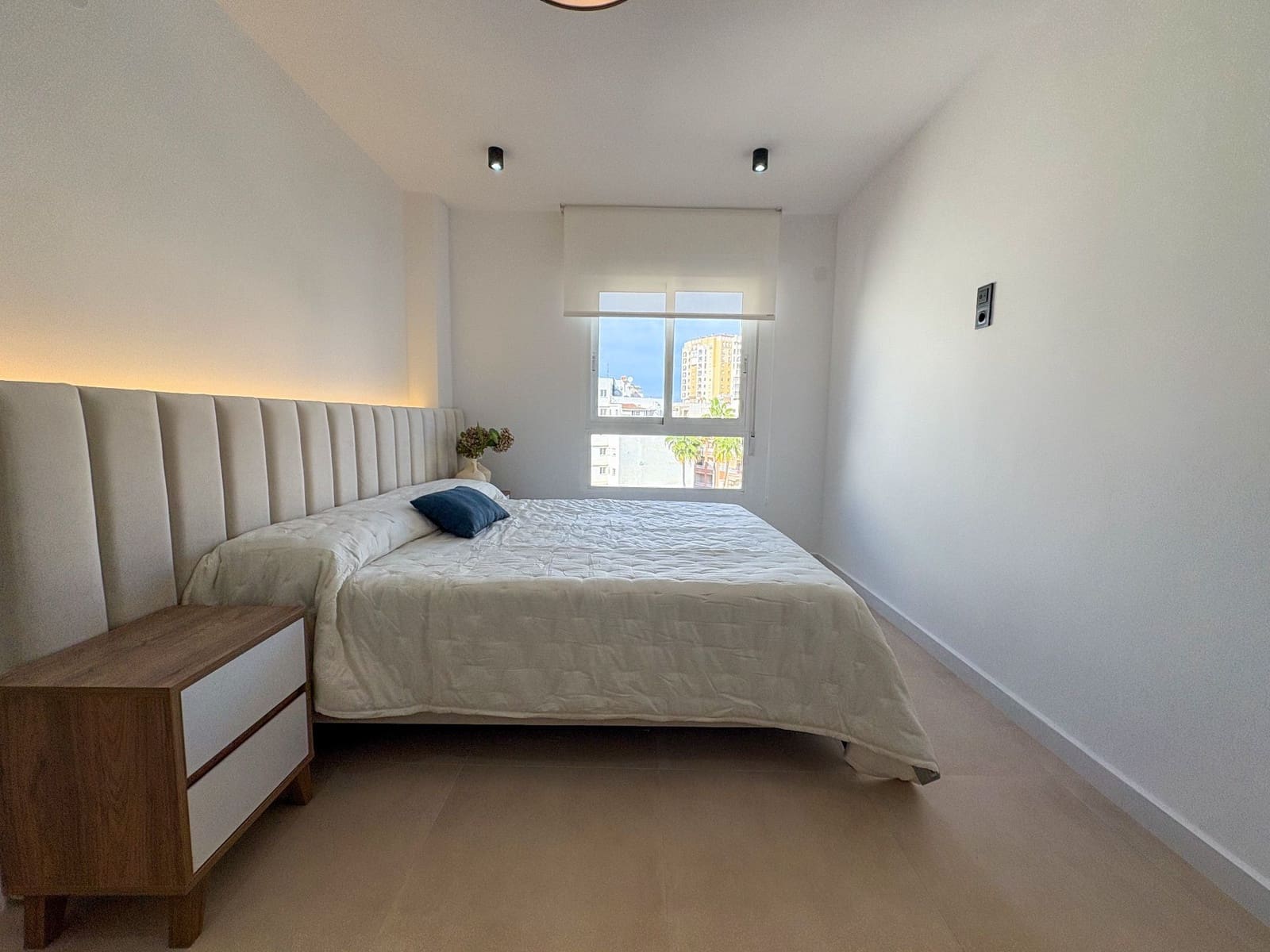 3 makuuhuone Kattohuoneisto vuokrattavana paikassa Torrevieja mukana 
autotalli - 2 000 € (Ref: 9485139)