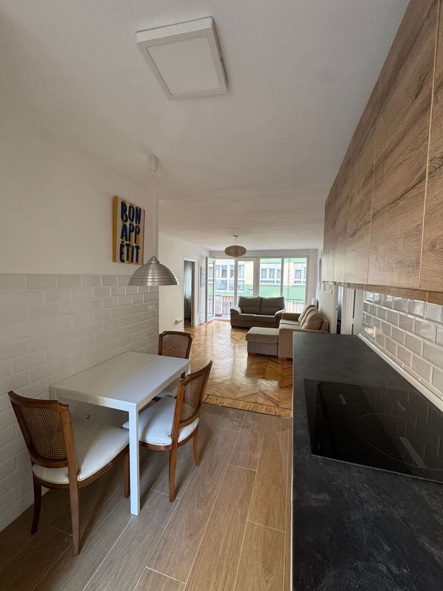 Appartement de 3 chambres à louer à Santander - 1 200 € (Ref: 9488180)