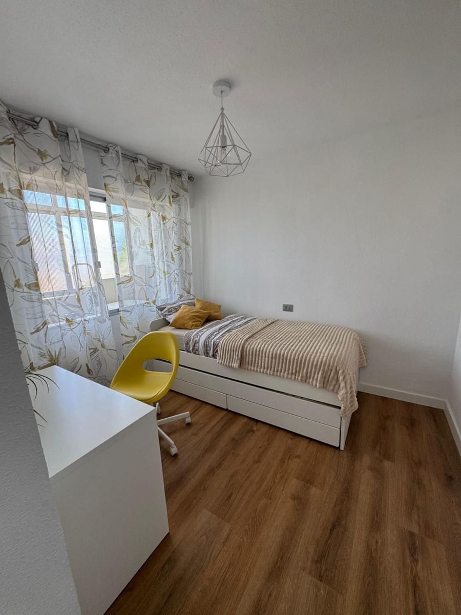 2 quarto Apartamento para arrendar em Torrevieja com piscina garagem - 1 000 € (Ref: 9494262)