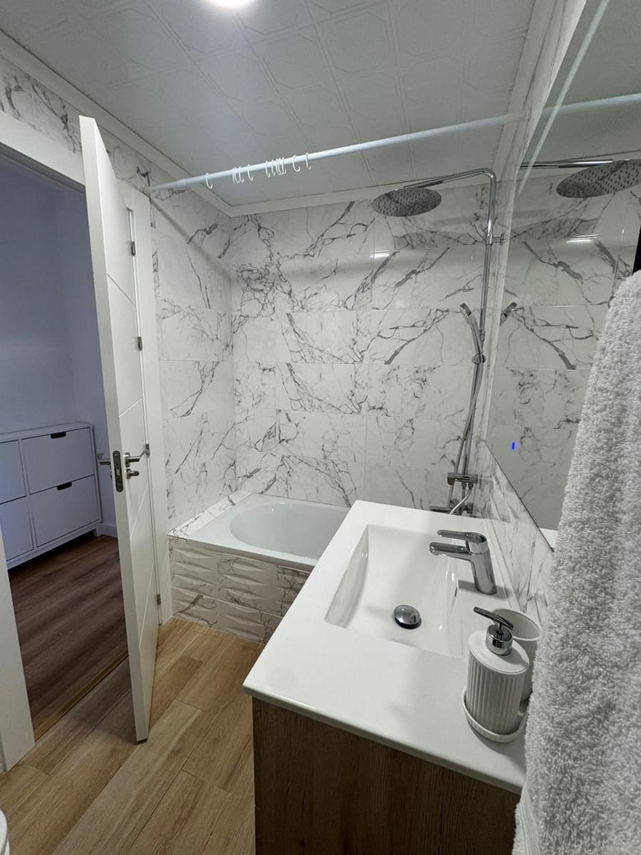 2 quarto Apartamento para arrendar em Torrevieja com piscina garagem - 1 000 € (Ref: 9494262)