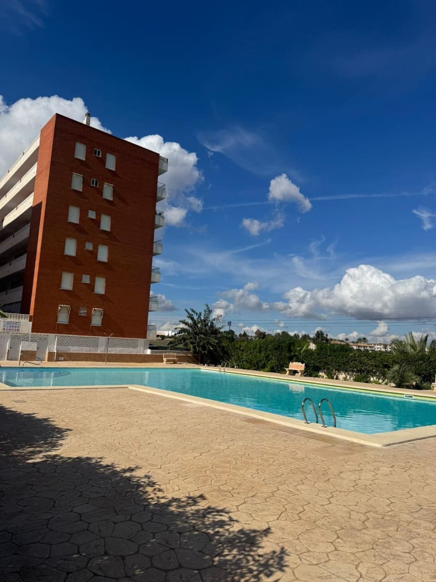 2 quarto Apartamento para arrendar em Torrevieja com piscina garagem - 1 000 € (Ref: 9494262)