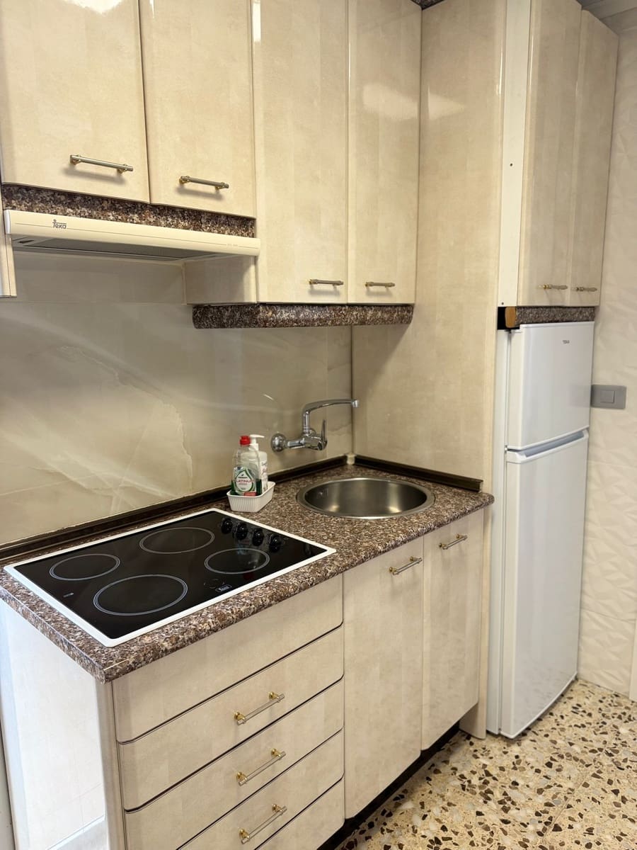 2 quarto Apartamento para arrendar em Torrevieja com piscina garagem - 1 000 € (Ref: 9494262)