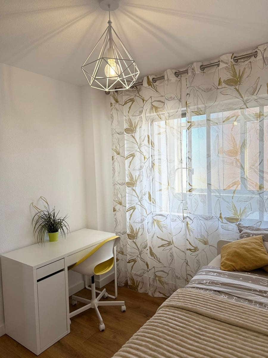 2 quarto Apartamento para arrendar em Torrevieja com piscina garagem - 1 000 € (Ref: 9494262)