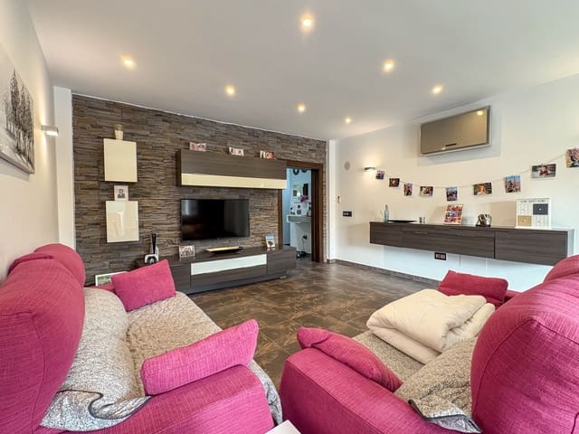 4 makuuhuone Omakotitalo myytävänä paikassa Pilar de la Horadada mukana 
autotalli - 325 000 € (Ref: 9494263)