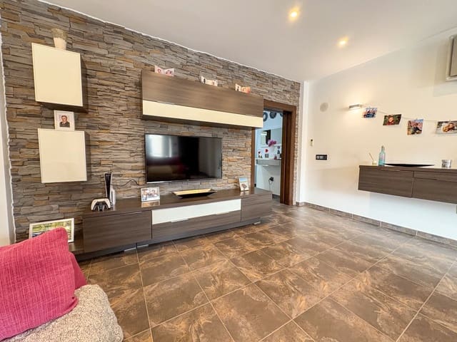 4 makuuhuone Omakotitalo myytävänä paikassa Pilar de la Horadada mukana 
autotalli - 325 000 € (Ref: 9494263)