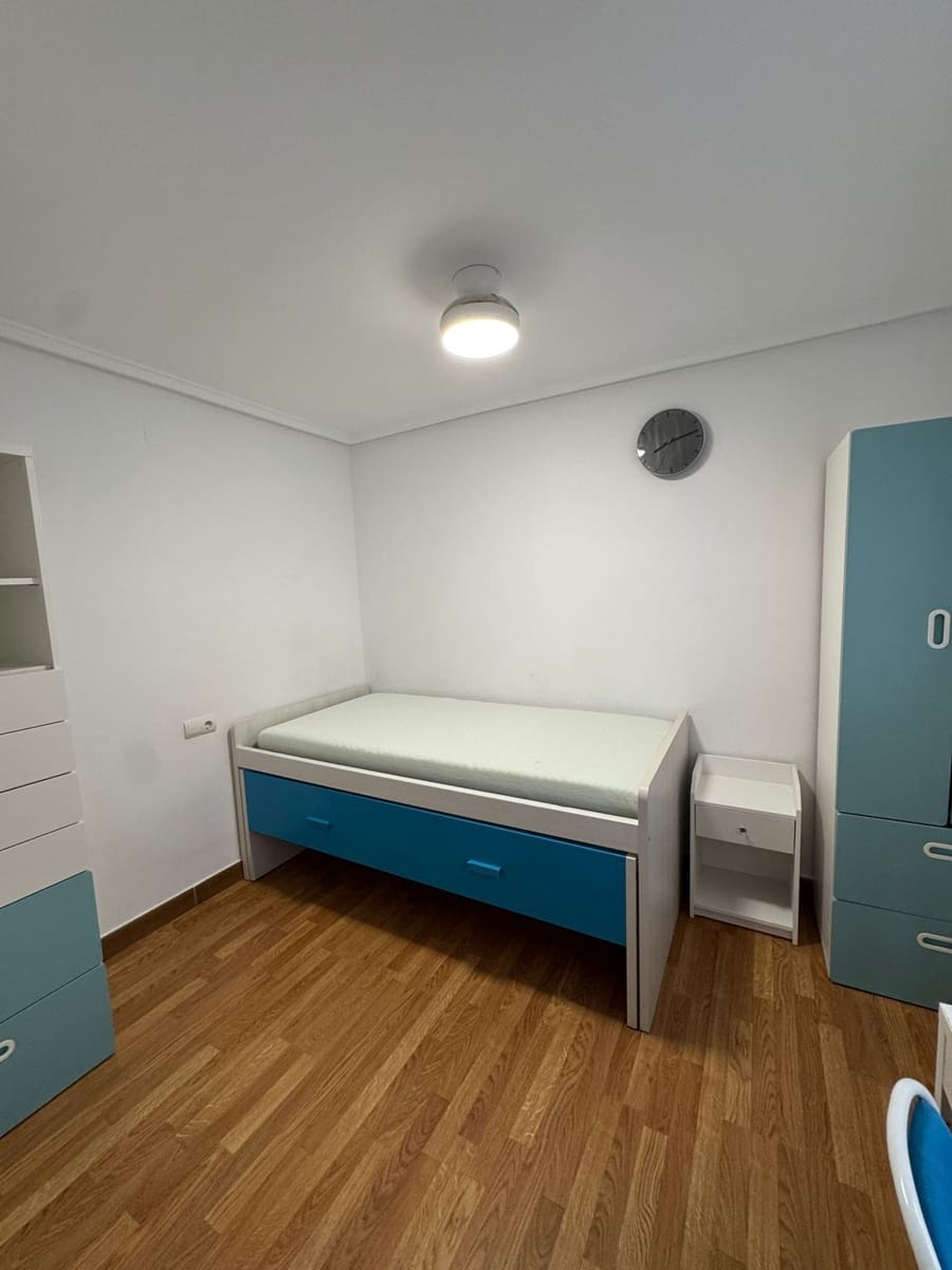 2 slaapkamer Bungalow te huur in Torrevieja met zwembad - € 1.000 (Ref: 9503823)