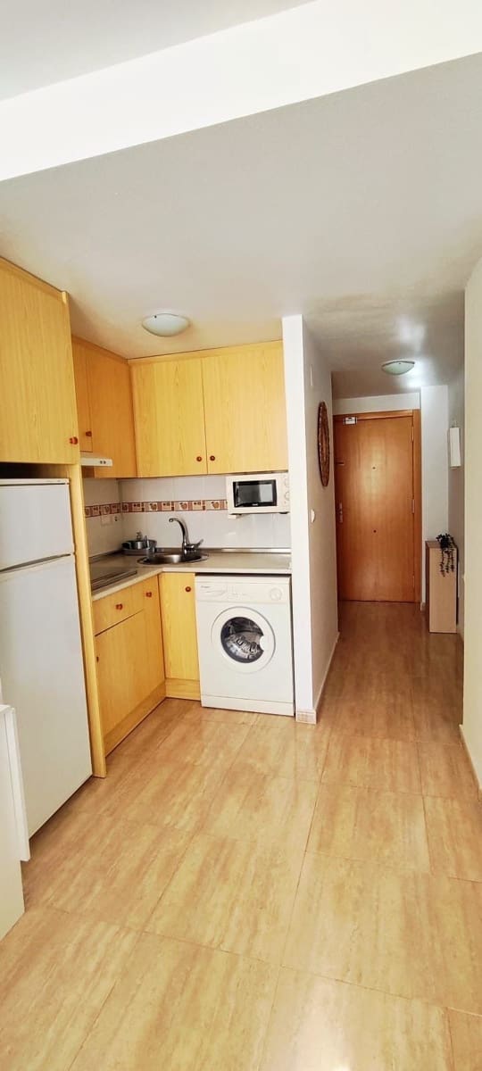 1 bedroom Flat for rent in Torrevieja with pool garage - € 750 (Ref: 9508265)