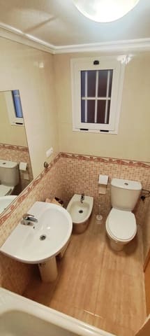 1 soverom Leilighet til leie i Torrevieja med svømmebasseng garasje - € 750 (Ref: 9508265)