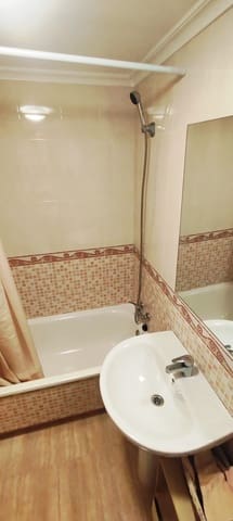 1 soverom Leilighet til leie i Torrevieja med svømmebasseng garasje - € 750 (Ref: 9508265)