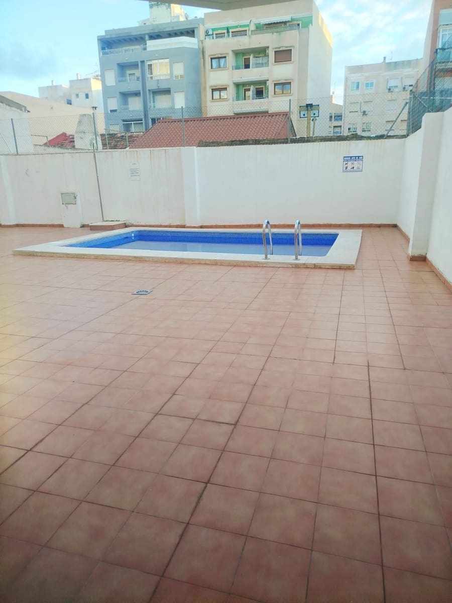 1 bedroom Flat for rent in Torrevieja with pool garage - € 750 (Ref: 9508265)