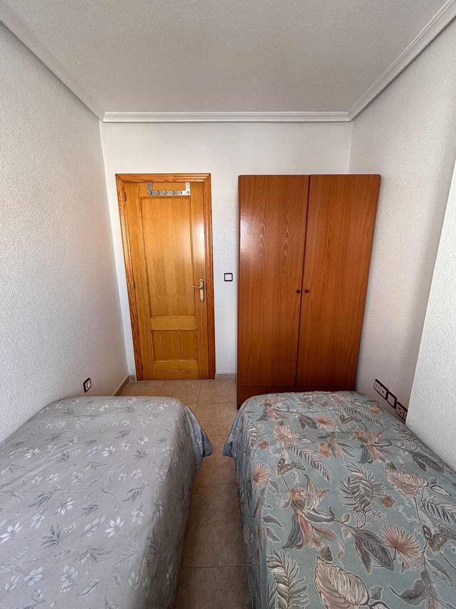 2 bedroom Flat for rent in Torrevieja with pool garage - € 800 (Ref: 9508266)