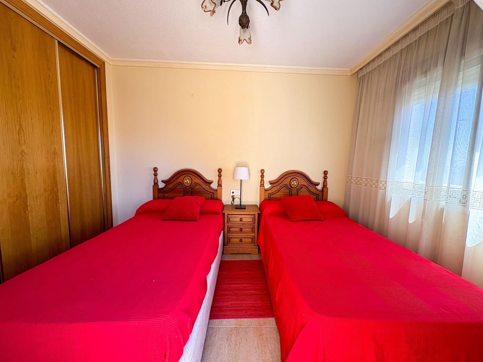 4 bedroom Semi-detached Villa for rent in Torrevieja with pool - € 1,300 (Ref: 9512005)