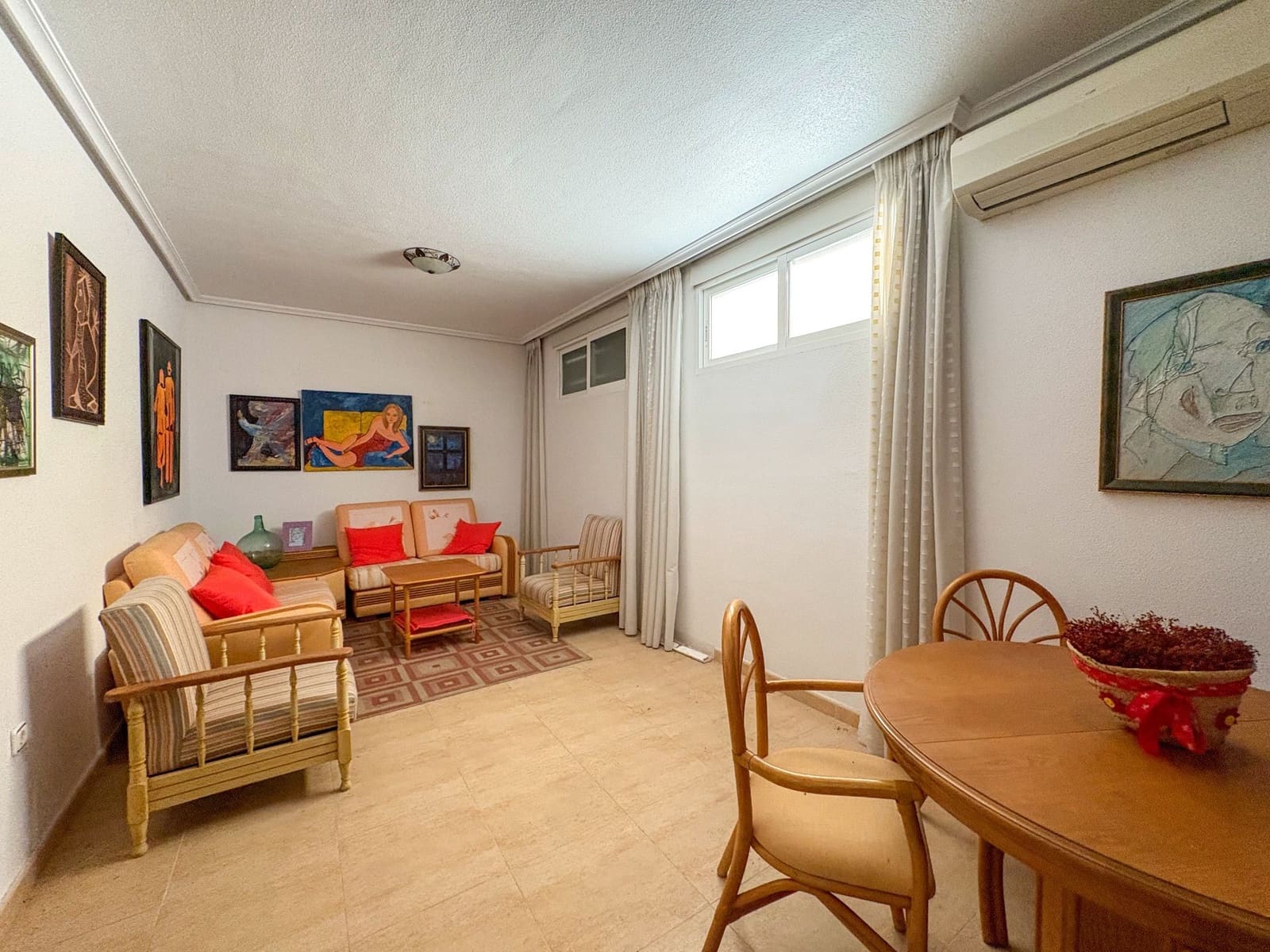 4 bedroom Semi-detached Villa for rent in Torrevieja with pool - € 1,300 (Ref: 9512005)