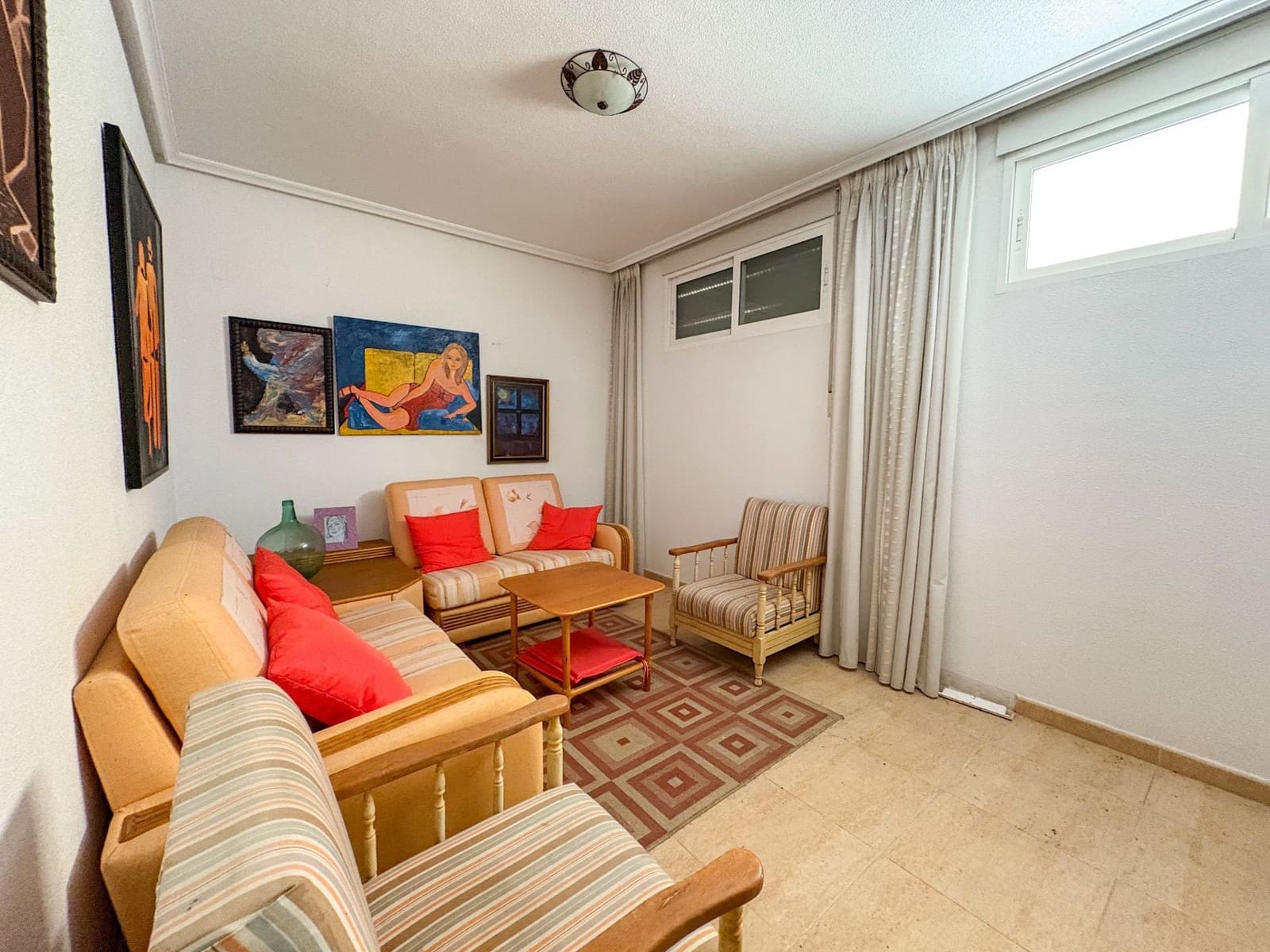 4 bedroom Semi-detached Villa for rent in Torrevieja with pool - € 1,300 (Ref: 9512005)