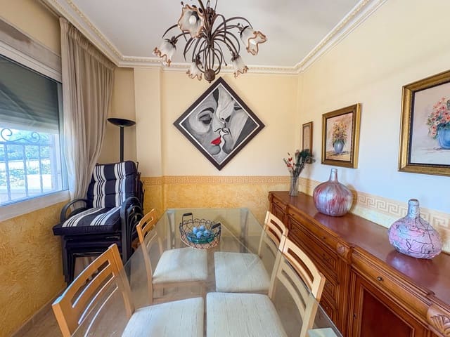 4 bedroom Semi-detached Villa for rent in Torrevieja with pool - € 1,300 (Ref: 9512005)