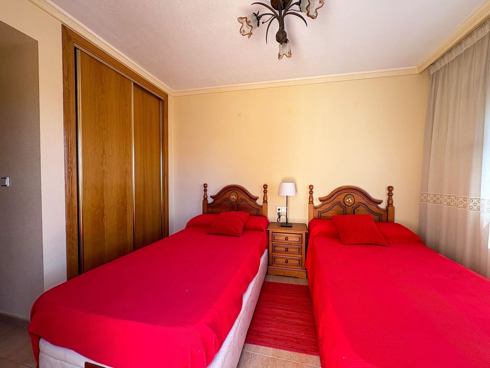 4 bedroom Semi-detached Villa for rent in Torrevieja with pool - € 1,300 (Ref: 9512005)