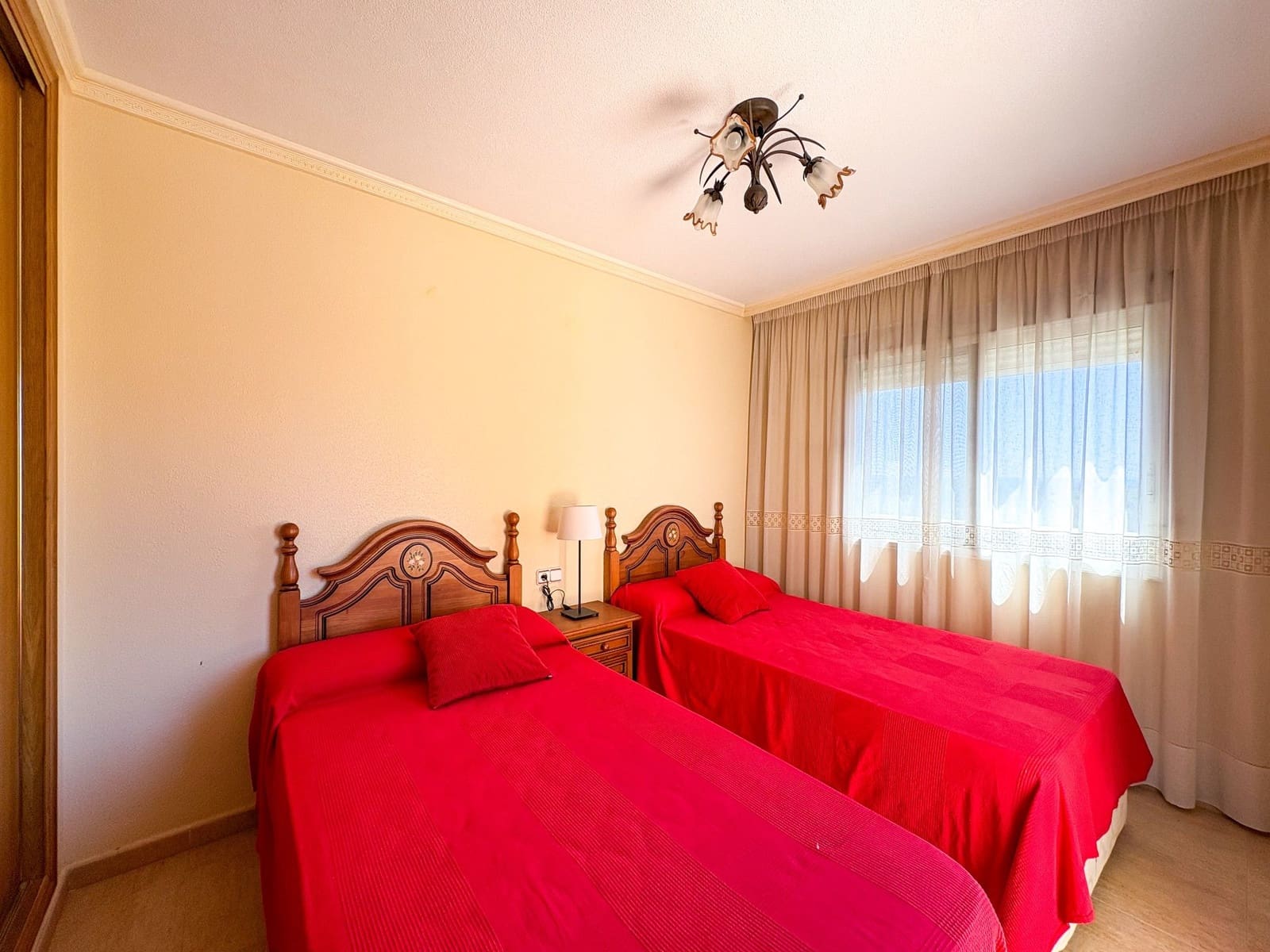 4 bedroom Semi-detached Villa for rent in Torrevieja with pool - € 1,300 (Ref: 9512005)